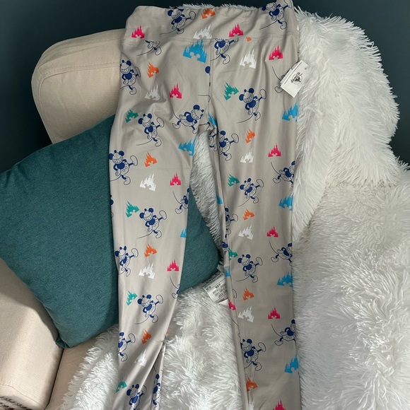 Disney Parks Mickey Mouse Castle Leggings 3/4 Length XS NWT - Picture 5 of 6